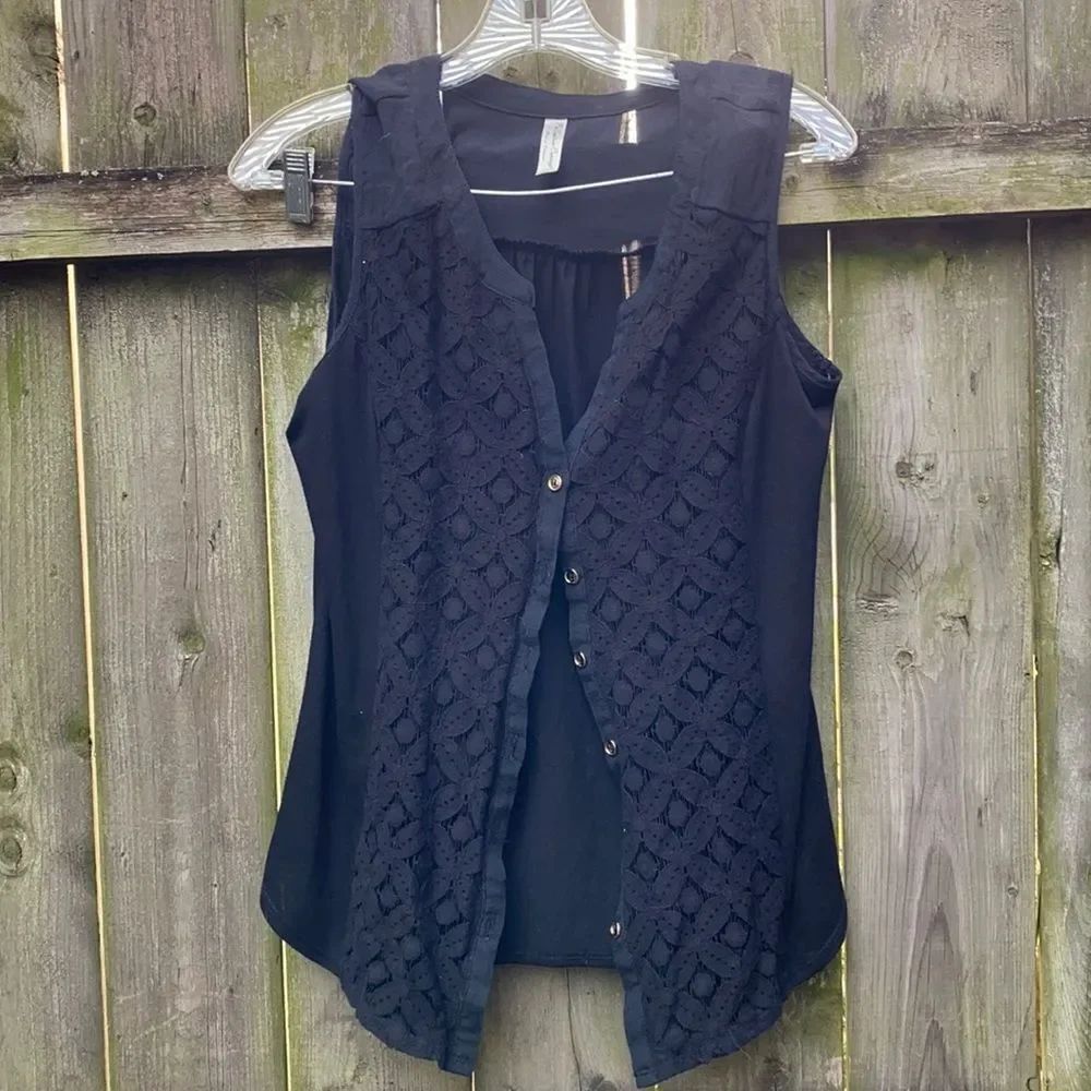 Perseption concept button down sleeveless top sz. L